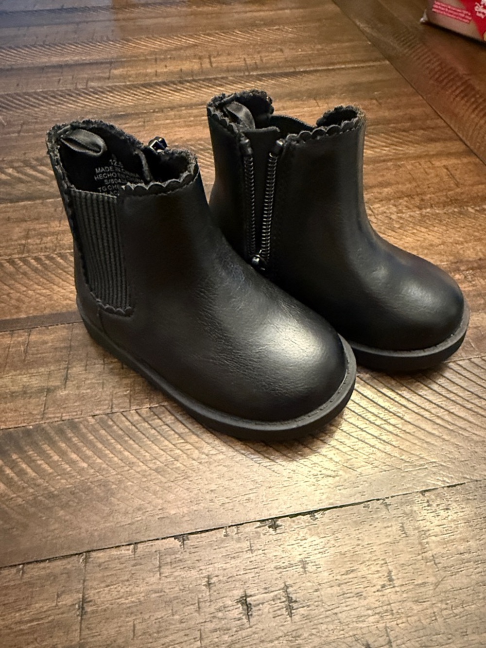 Old Navy Black Girls Chelsea Booties with Scalloped Edge